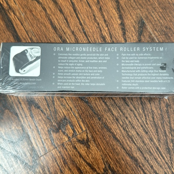 Microneedle face roller system to help build collagen and smooth fine lines - Picture 3 of 5